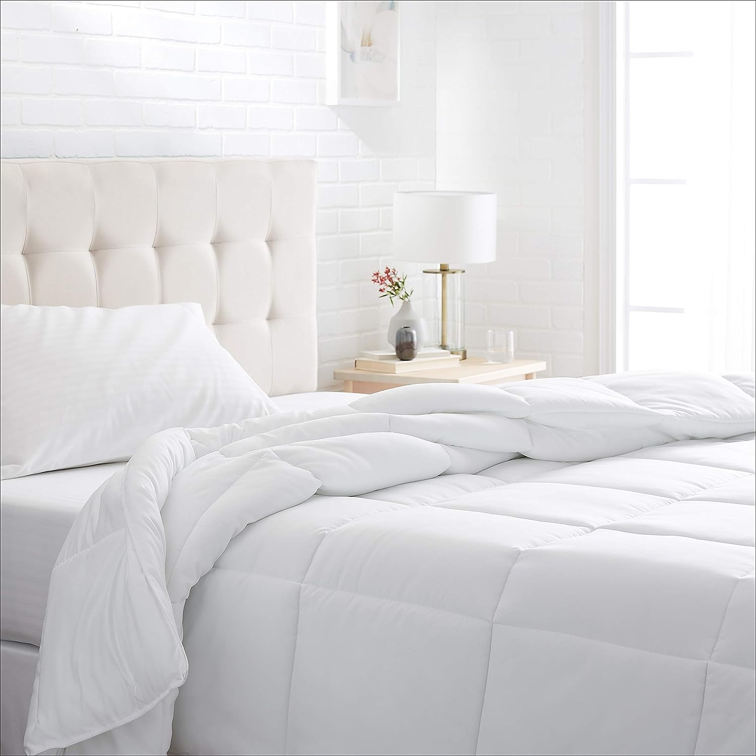 Amazon Basics Conscious Series Down-Alternative Comforter with Recycled Poly Fill - Full/Queen